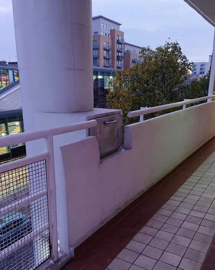 Bright, Nice Interior, Close To The City, 2 Bedroom Apartment Londres