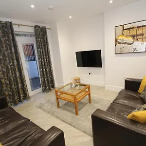 Eversley's Mews Apartment London