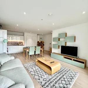  Apartment Luxury 2 Bedroom 2 Bathroom - Airport